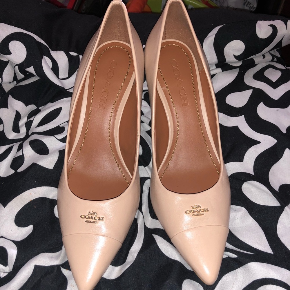 Traded ❤️coach heels 💕❤️Brand new with out box - Picture 2 of 8